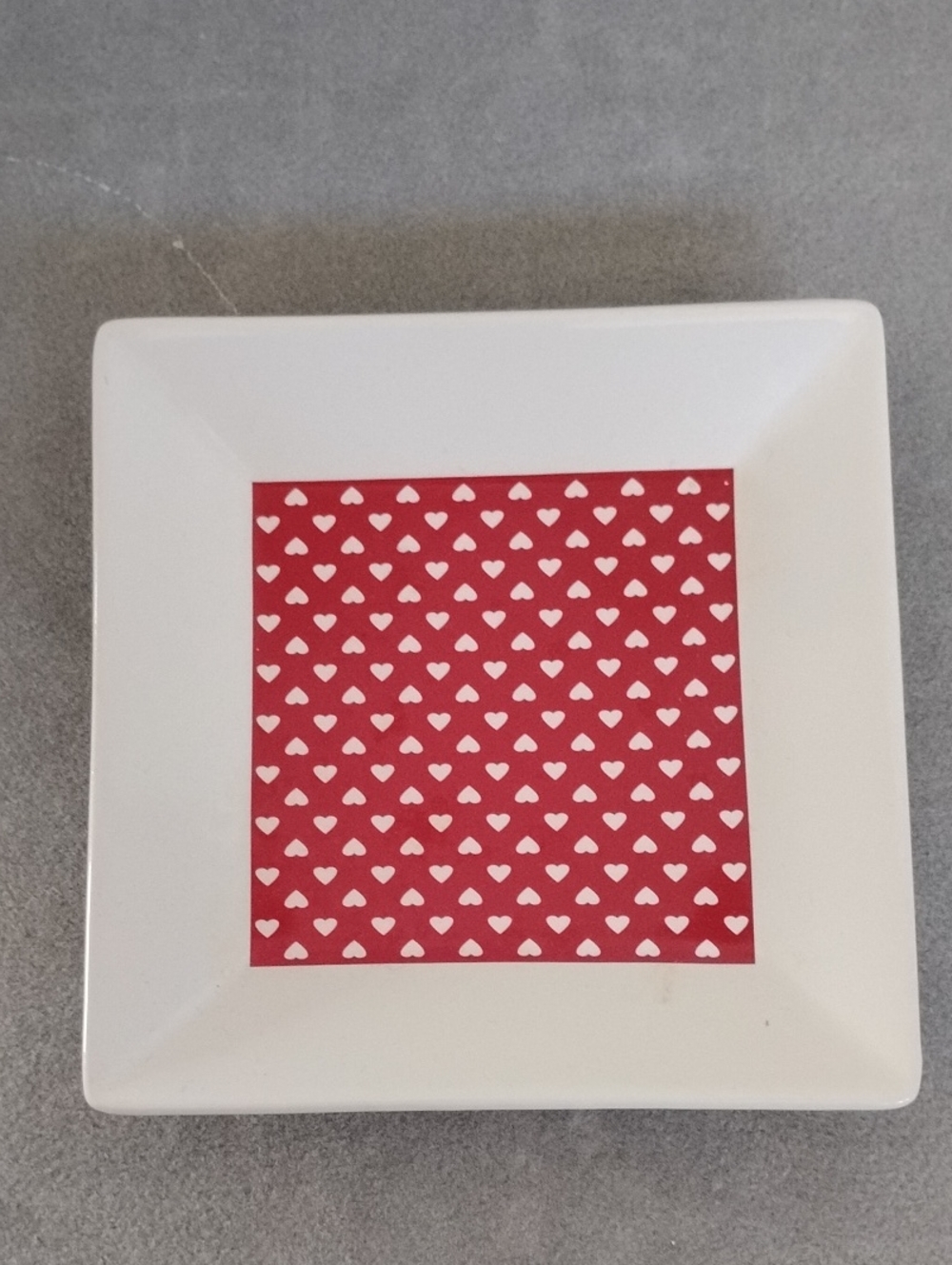 D- NWOT Square White Ceramic Plate with Red Heart Pattern